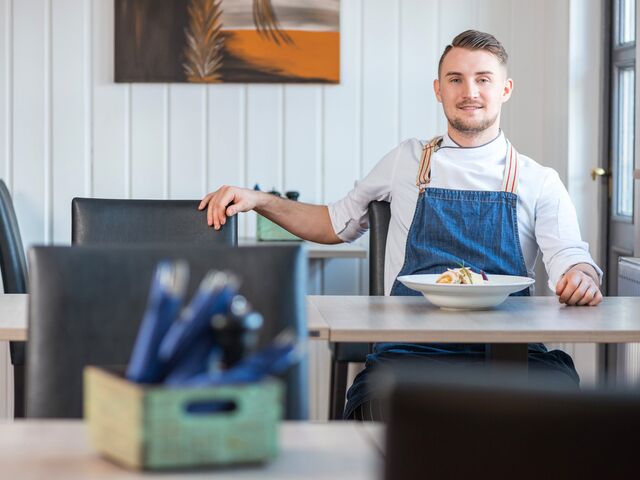 Portrait am Tisch - Geschäftsführerportraits "Eleven - einfach lecker" Königsbrunn
