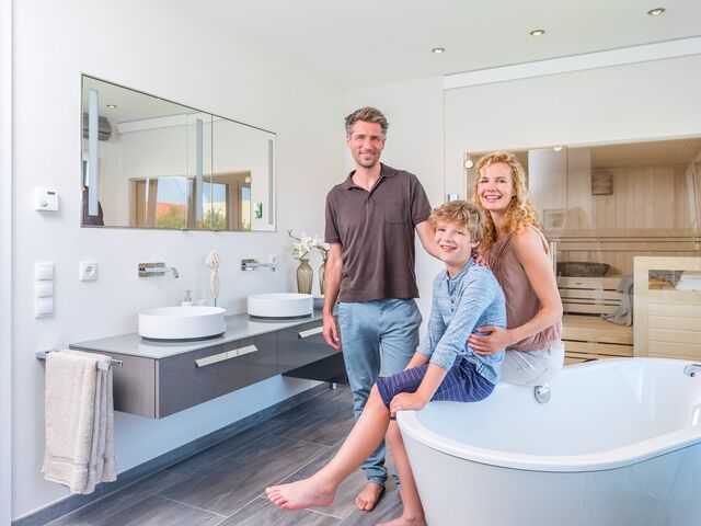 Familie im Badezimmer_02