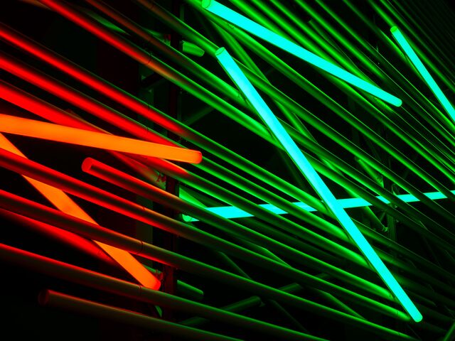 Dämmerungsaufnahme LED Leuchtstäbe/rot-grün